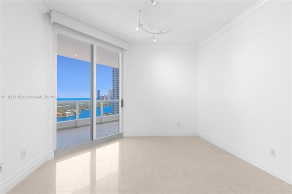 Empty room, Interior, Recessed Lighting, Water