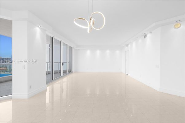 Empty room, Interior, Pendant Lights