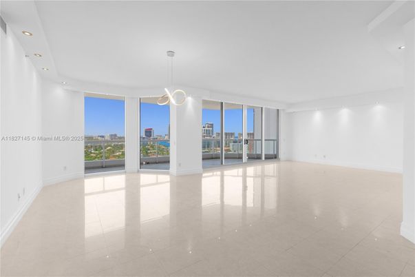 Empty room, Interior, Pendant Lights, Recessed Lighting
