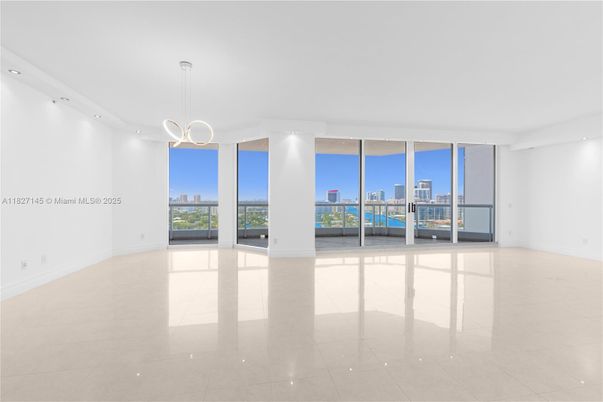 Empty room, Interior, Pendant Lights, Recessed Lighting