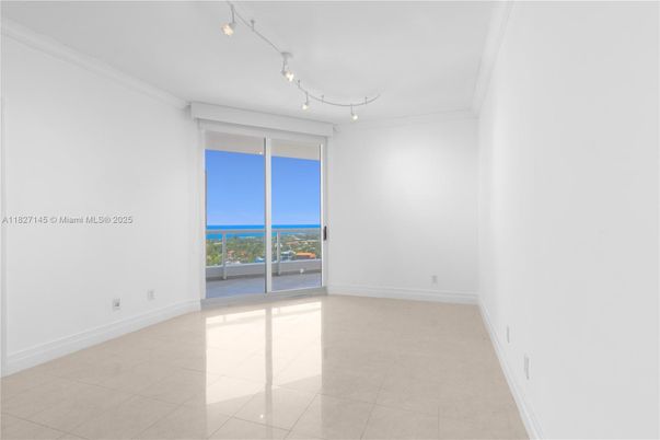 Empty room, Interior, Water
