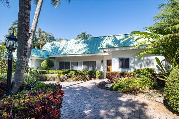 Backyard, Exterior, Facade, Ranch