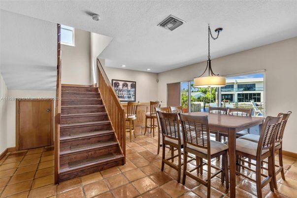 Dining room, Interior, Pendant Lights, Recessed Lighting
