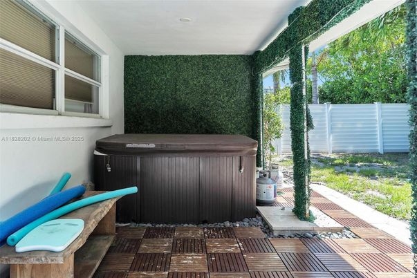Exterior, Hot Tub