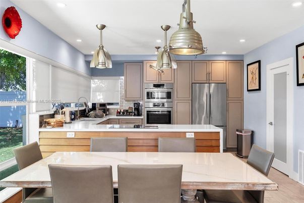 Dining room, Interior, Kitchen, Pendant Lights, Recessed Lighting, Stainless Steel Appliances
