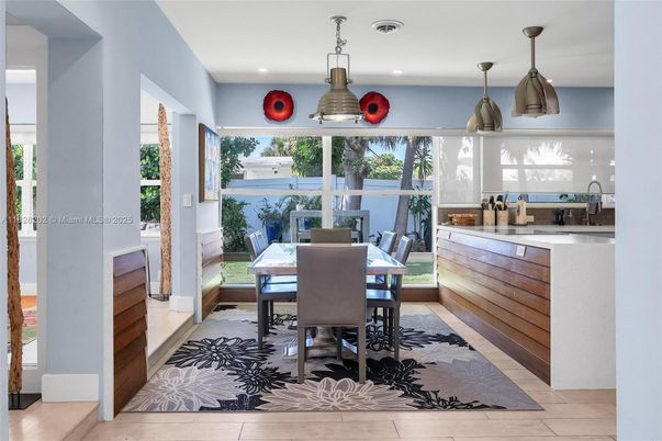 Dining room, Interior, Pendant Lights, Recessed Lighting