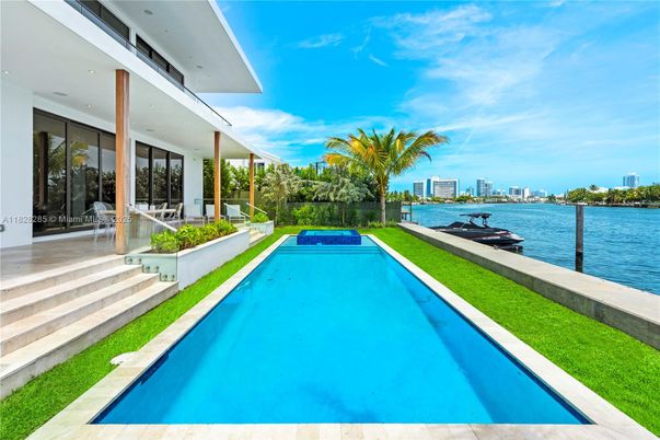 Exterior, Pool, Water