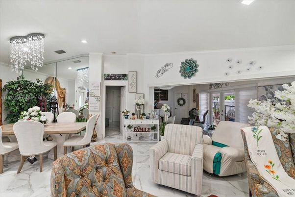 Chandelier, Dining room, Interior, Living room, Marble, Recessed Lighting
