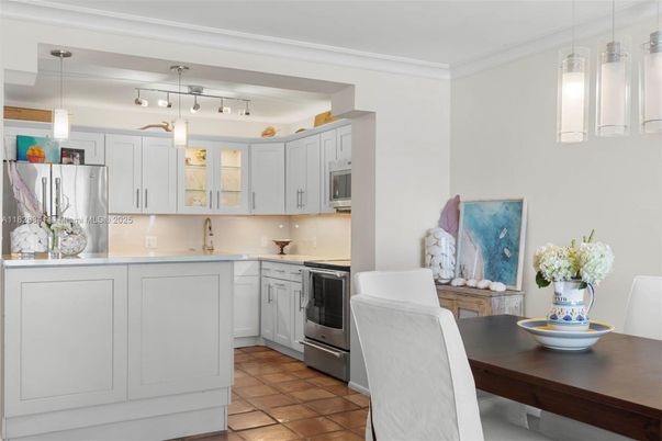 Dining room, Interior, Kitchen, Pendant Lights, Stainless Steel Appliances