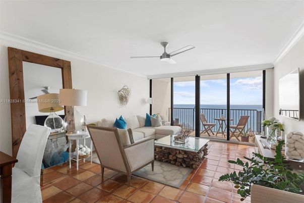 Interior, Living room, Water