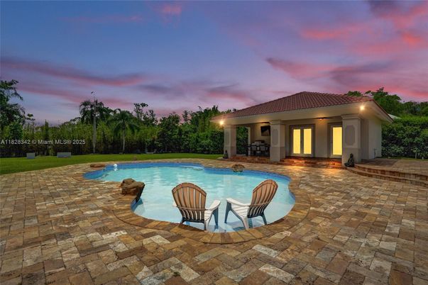 Exterior, Pool