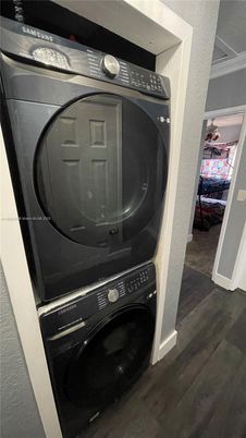Interior, Utility Closets, Washer, Wood Texture Flooring