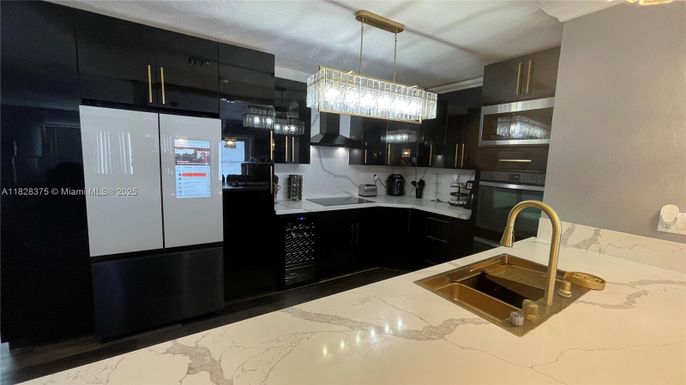 Chandelier, Interior, Kitchen, Marble, Pendant Lights