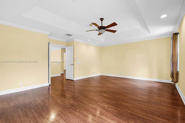 Empty room, Interior, Recessed Lighting, Wood Texture Flooring