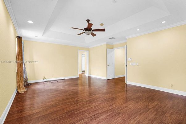 Empty room, Interior, Recessed Lighting, Wood Texture Flooring