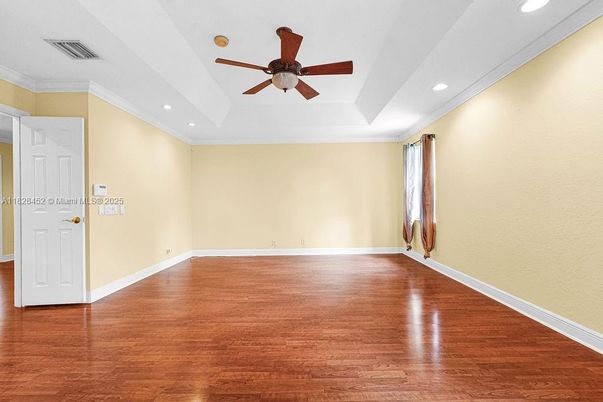 Empty room, Interior, Recessed Lighting, Wood Texture Flooring