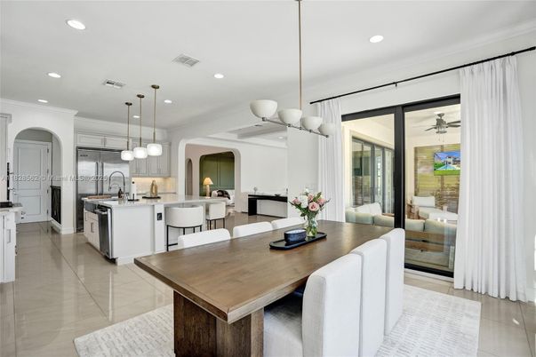Dining room, Interior, Kitchen, Pendant Lights, Recessed Lighting, Stainless Steel Appliances