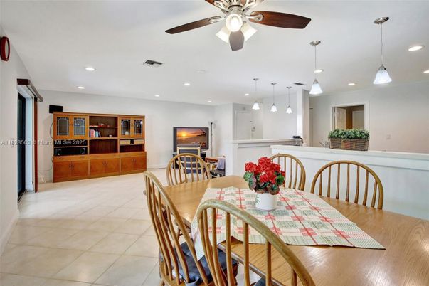 Dining room, Interior, Pendant Lights, Recessed Lighting