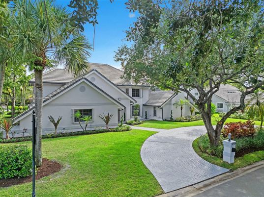 Backyard, Exterior, Facade, Ranch
