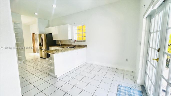 Empty room, Interior, Kitchen, Recessed Lighting