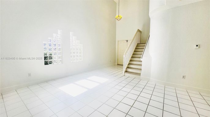Empty room, Interior, Pendant Lights
