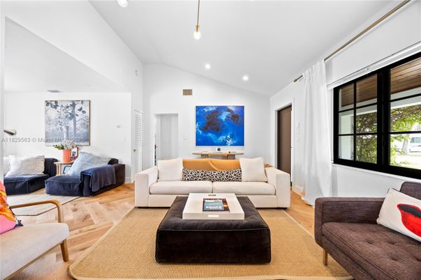 Interior, Living room, Pendant Lights, Recessed Lighting, Wood Texture Flooring