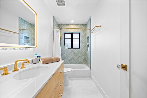 Bathroom, Interior, Marble, Recessed Lighting