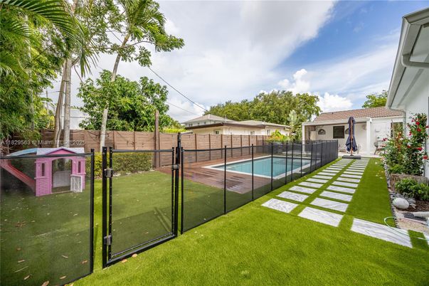 Exterior, Tennis Courts