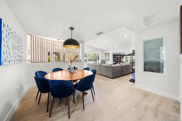 Dining room, Interior, Living room, Pendant Lights, Recessed Lighting, Wood Texture Flooring