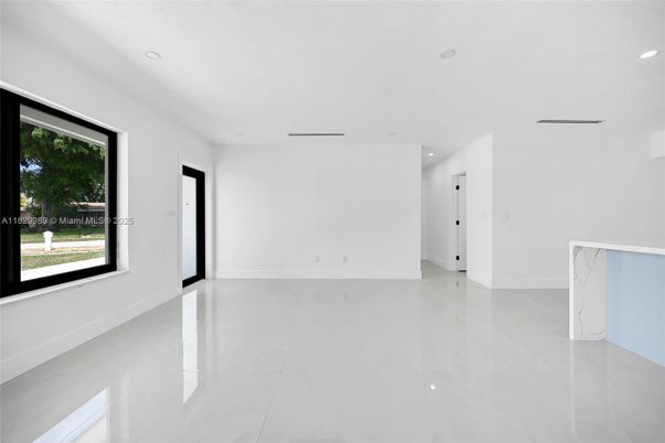 Empty room, Interior, Recessed Lighting
