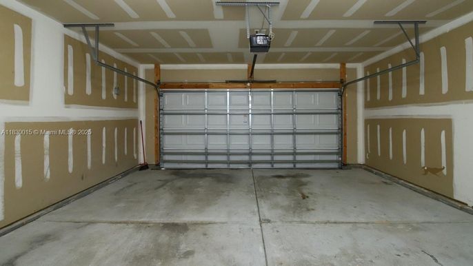 Garage, Interior
