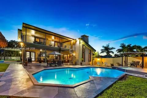Exterior, Pool