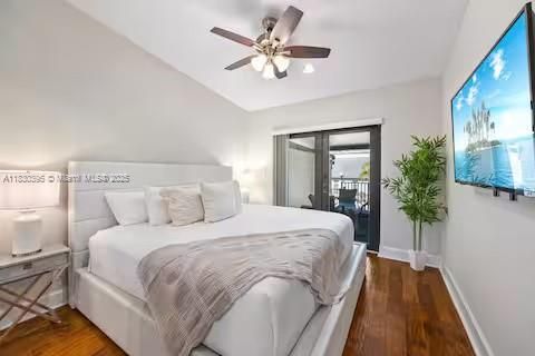 Bedroom, Interior, Water, Wood Texture Flooring