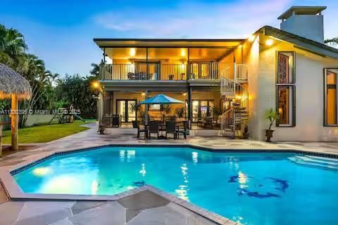 Exterior, Pool