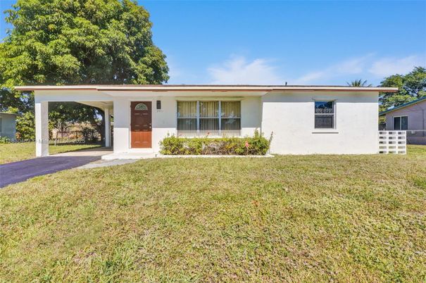Backyard, Exterior, Facade, Ranch