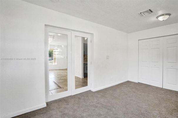 Empty room, Interior
