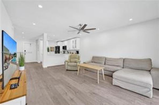 Interior, Kitchen, Living room, Recessed Lighting, Wood Texture Flooring