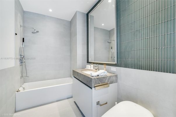 Bathroom, Interior, Recessed Lighting