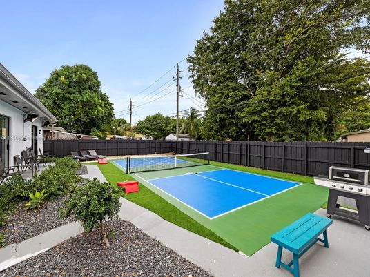 Exterior, Tennis Courts