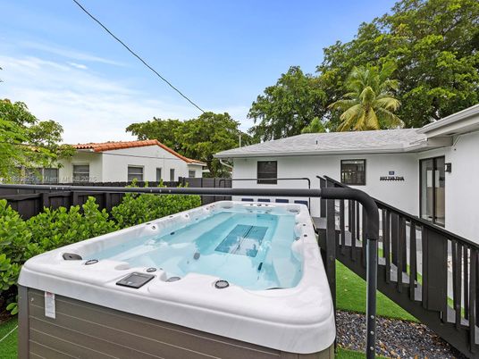 Exterior, Hot Tub