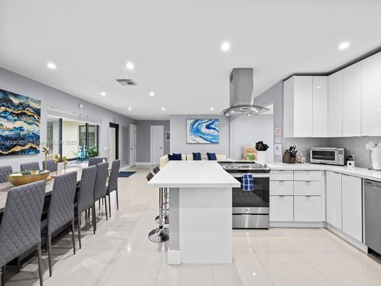 Dining room, Interior, Kitchen, Recessed Lighting, Stainless Steel Appliances