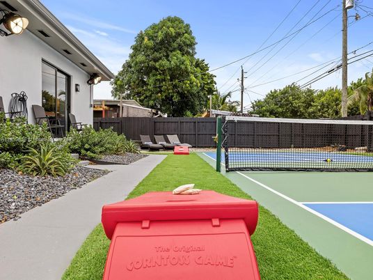 Exterior, Tennis Courts