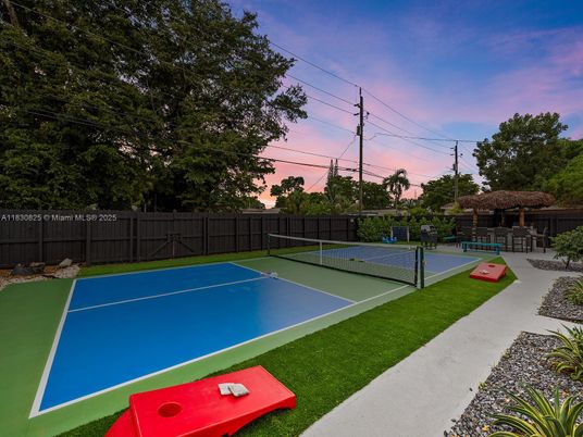 Exterior, Tennis Courts