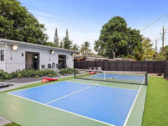 Exterior, Tennis Courts