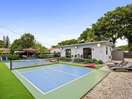 Exterior, Tennis Courts