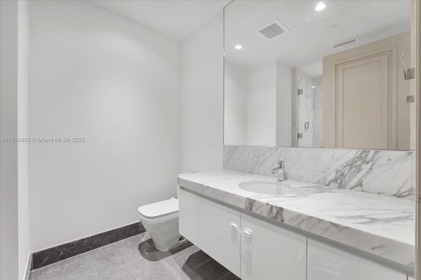 Bathroom, Interior, Recessed Lighting