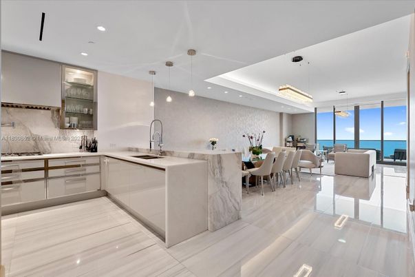 Dining room, Interior, Kitchen, Pendant Lights, Recessed Lighting, Water