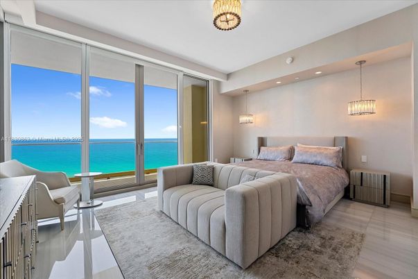 Bedroom, Interior, Pendant Lights, Recessed Lighting, Water