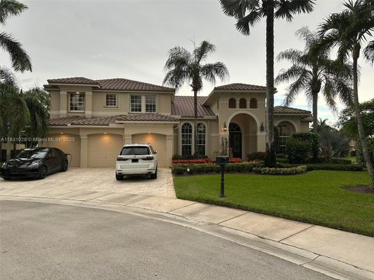 Attached, Exterior, Facade, Mediterranean