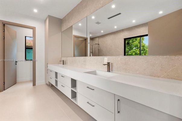 Bathroom, Dual Sink Vanities, Interior, Recessed Lighting
